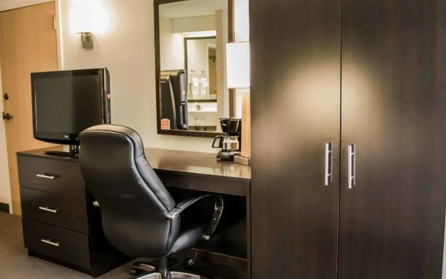 Отель Suburban Studios Johnstown - Richland Town Center