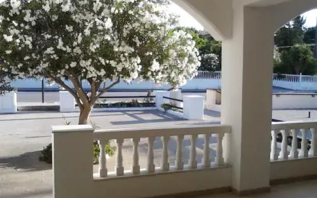 Colonial Apartment 4
