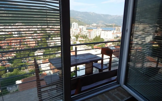 Contessa Apartments