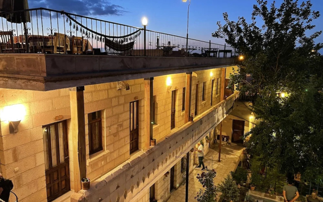 Anatolia Raymonde Cave House