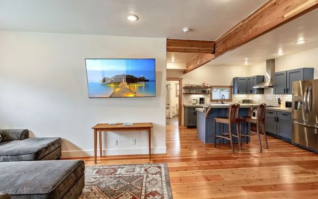 The Mountain Ave House by WanderLodges