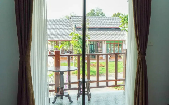 Nan Green Lake View Resort