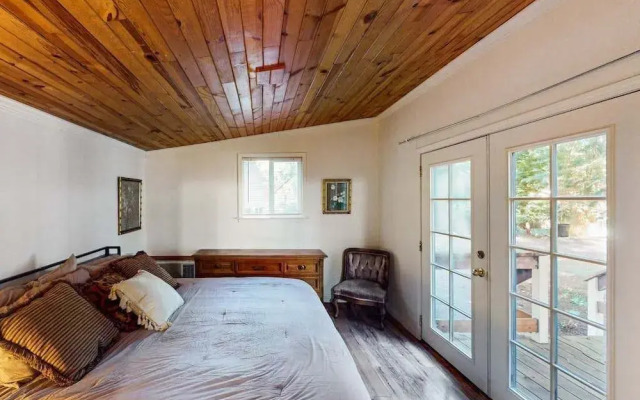 Rouge Cobb Mountain Hotel - Cabin 4