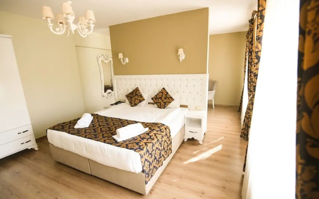 Egas Hotel