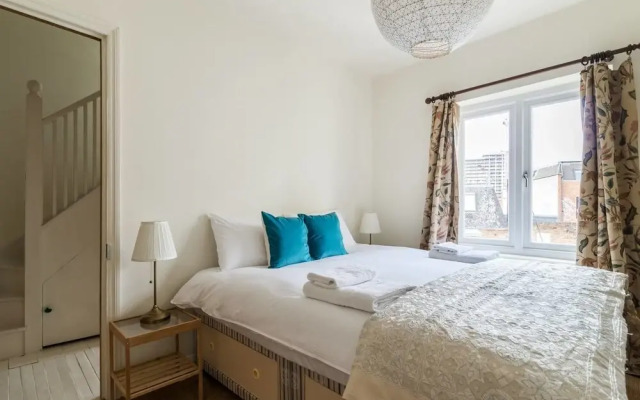 Charming 3BR Home in West London, 6 Guests
