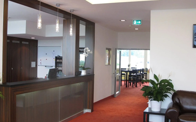 Отель Dormero Express Hotel Passau