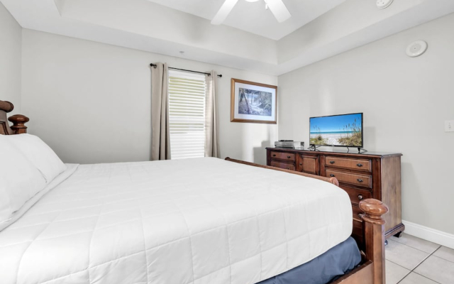 Calypso 2-2207 West