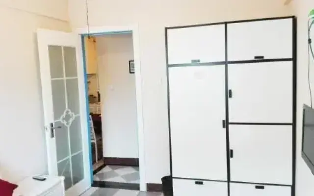 Xiajiao Metro Apartment