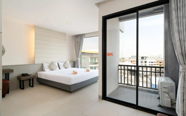 Leenova Hotel
