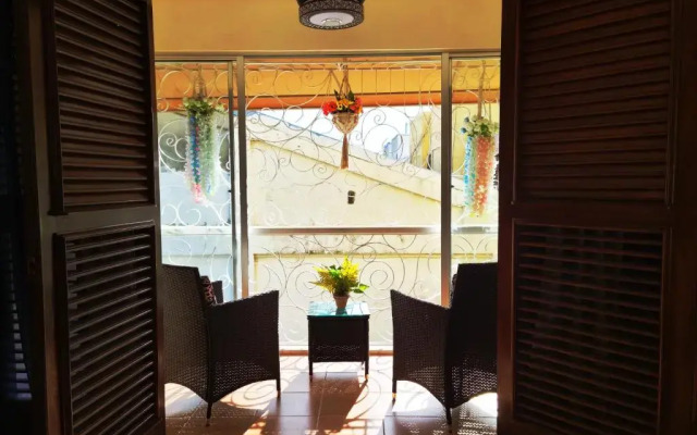 AMPLIO y bello apartamento-ZONA COLONIAL- wifi+balcon+2roons