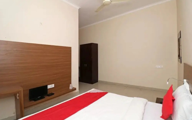 Hotel Rajshri by OYO Rooms