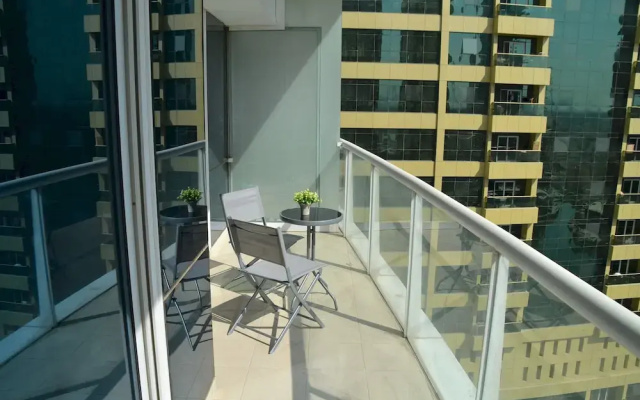Delightful Lake View 1 Bedroom in JLT