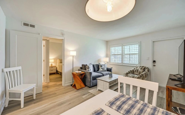 Poolside Fun, Ocean Strolls! Naples Beach Getaway