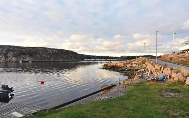 Nice Apartment in Väjern With 2 Bedrooms