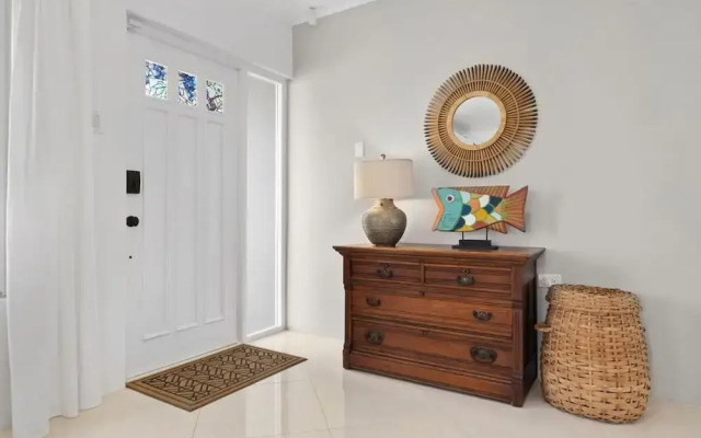 Beautiful 3br2ba Amazing Location w Private Pool