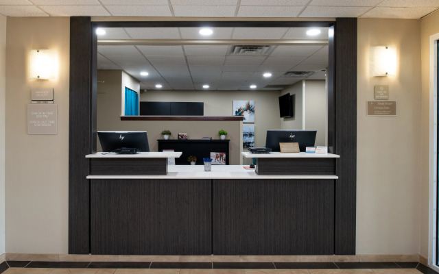 Candlewood Suites Olathe by IHG
