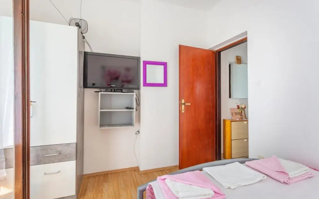Stunning Apartment in Gabonjin With 1 Bedrooms and Wifi
