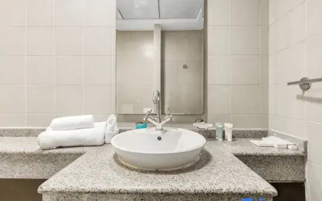 Spacious 2BR Apartment with Marina & Gulf Views