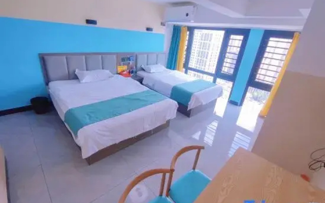 Qizige Homestay (Neijiangbei Railway Station Chuanhua Plaza)