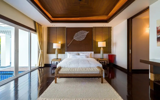 Luxury Mansion 6 BR on Golf Course JB