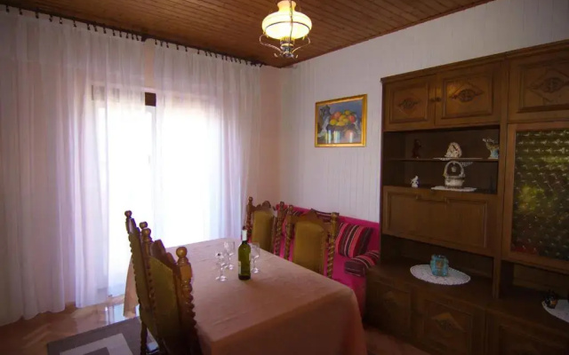 Apartment And Rooms Toka