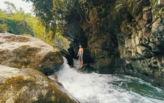 Cua Tu Waterfall Homestay
