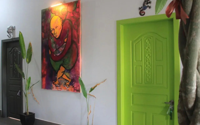 3 Monkeys Villa Hotel