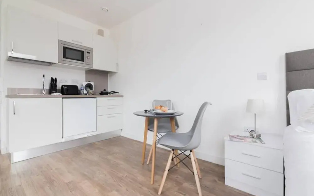 Spacious And Elegant City Centre Studio!