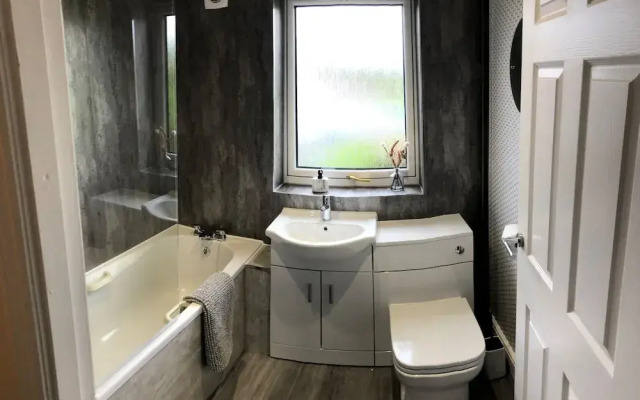 Ideal Road Trip Dunfermline Home - Free Parking