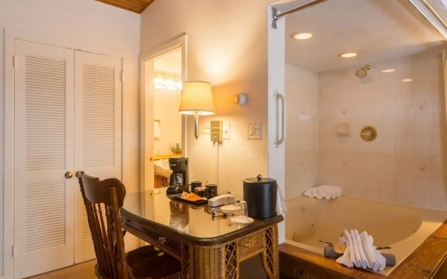 Sybaris Pool Suites Mequon