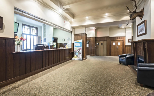 The Cambridge Hotel & Backpackers