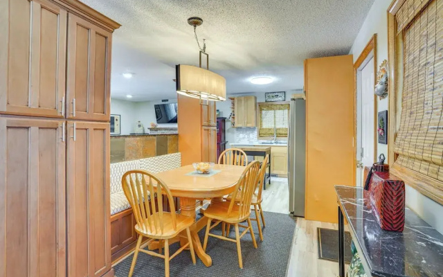 Charming Savage Home w/ Yard: 18 Mi to Minneapolis