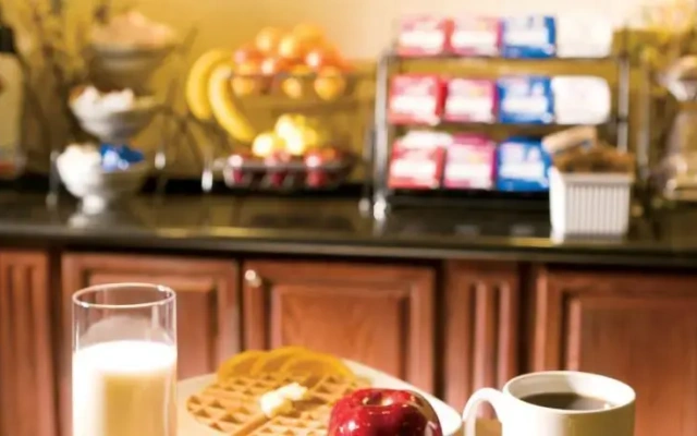 Baymont Inn & Suites Highland