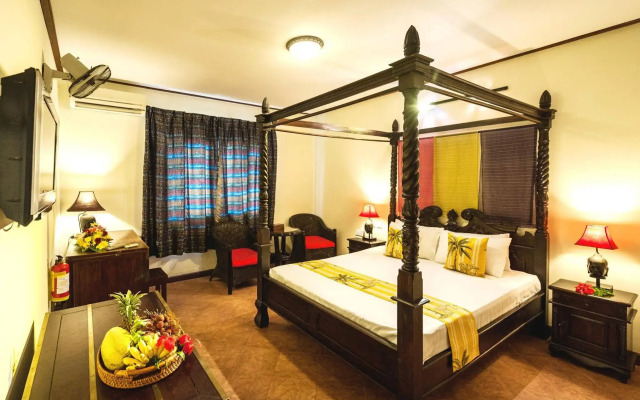Red Hibiscus Hotel
