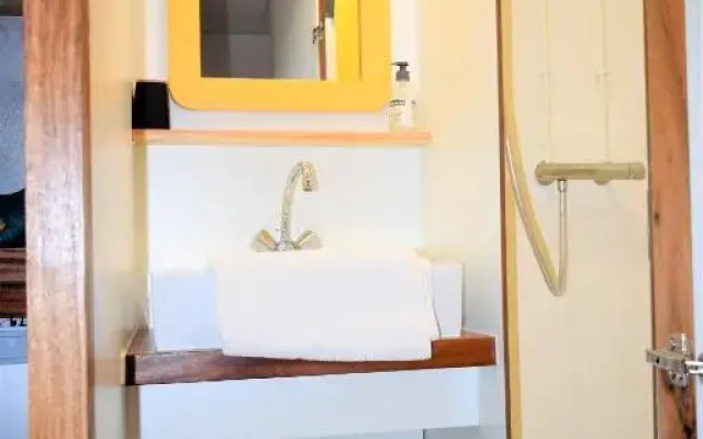 Studio sympa avec petit déjeuner entre canal et Loire