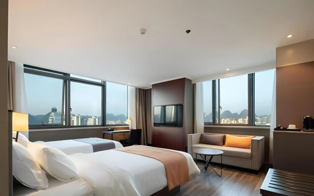 Homeinn Plus Hotel (Guilin Railway Station Xiangbishan Park)