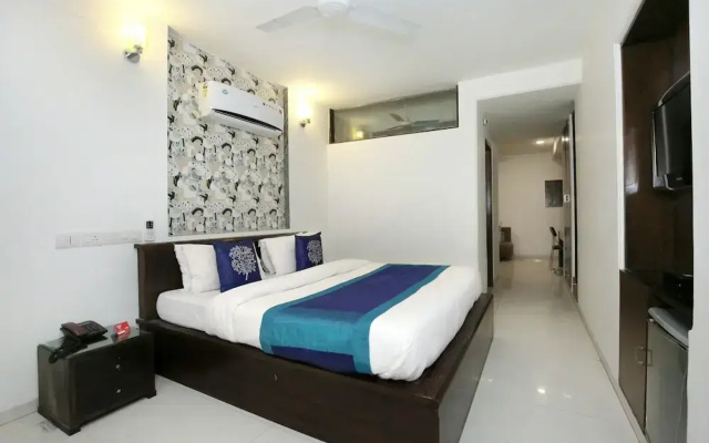 OYO 1496 Hotel Sky 5