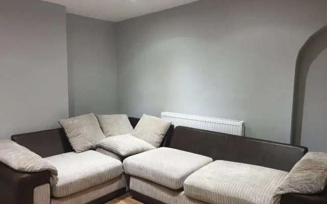 Lovely 1 Bedroom Flat High Barnet 3 Mins Away (Adults Only)