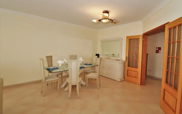 Lovely 2 -bedroom Vacation Apartment In Quarteira