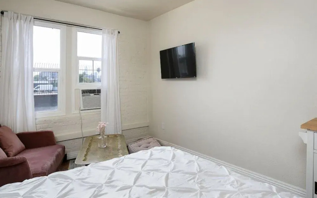 CDC Cleaning Standard! Studio Near Hollywood