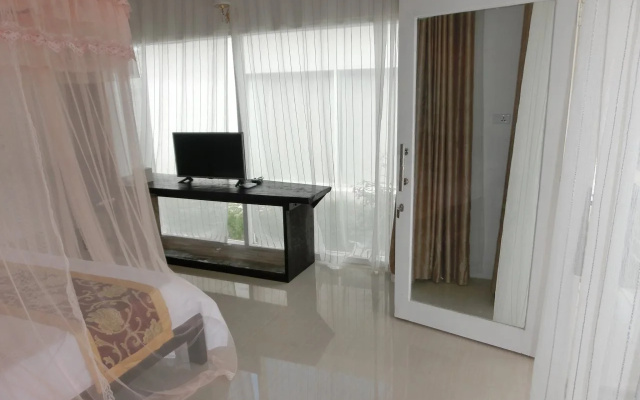 Lombok Holiday Hotel