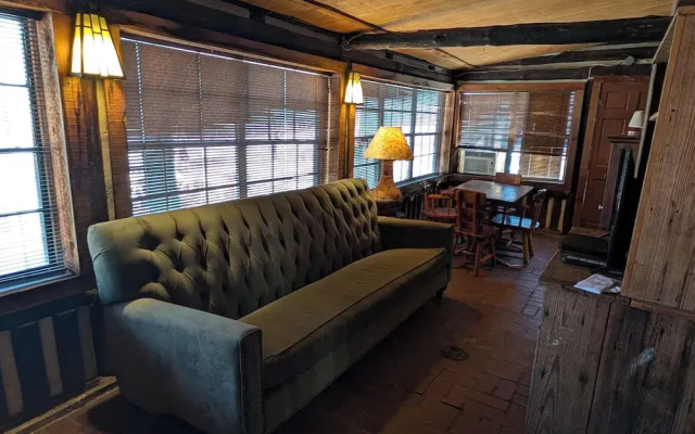 Cedarvale Cabins at Turner Falls