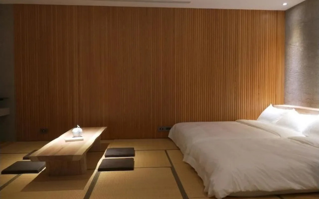 Small Hotel