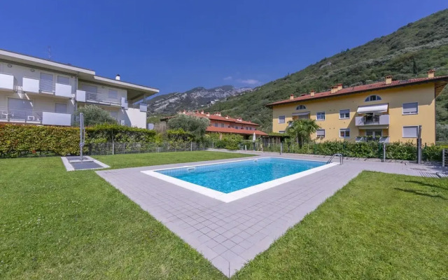Torbole Relax, Pool & Balcony Apartment 2