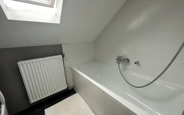 Charming Entire Duplex Apartment for 5 in Saint-gilles,