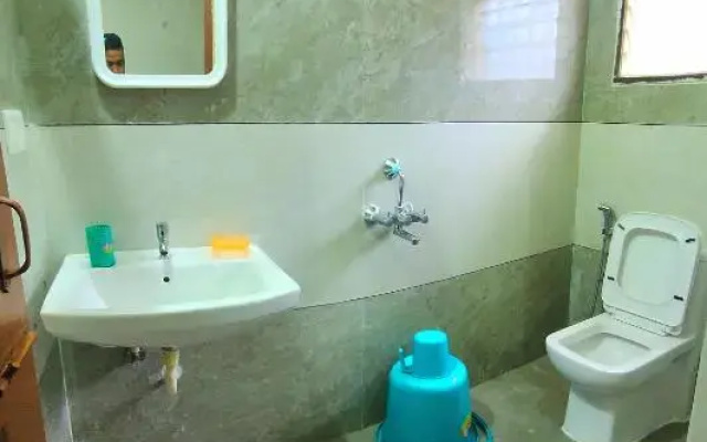 Upgraded 2 Bed 2 Bath w Living and Kitchen