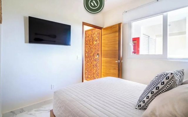 3BR Condo Right Next to the Beach - Pool - Palapa