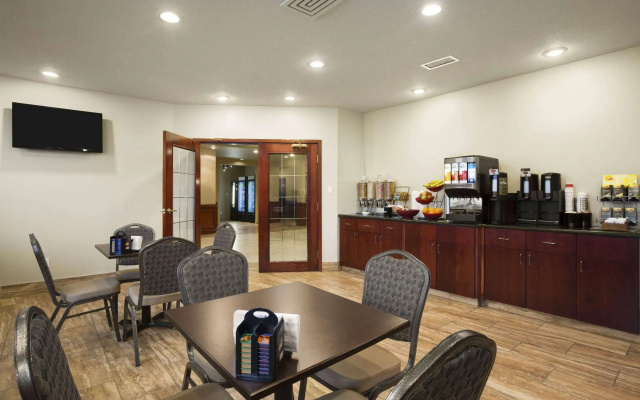 Ramada by Wyndham Edson