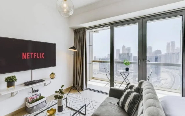 Luxurious Downtown Apartment by Burj Khalifa