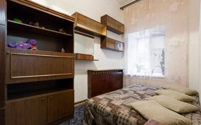 V Tsentre Sankt-Peterburga Apartments